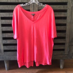 Express tee with button down back